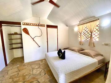 Gîte pour 2 personnes, avec vue ainsi que terrasse et jardin dans Rangiroa