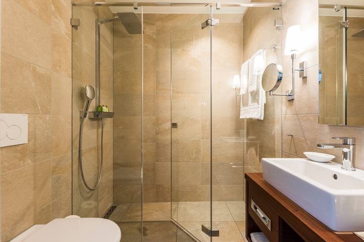 Ferienhaus für 6 Personen, mit Pool und Balkon sowie Ausblick und Sauna am Thunersee - 4