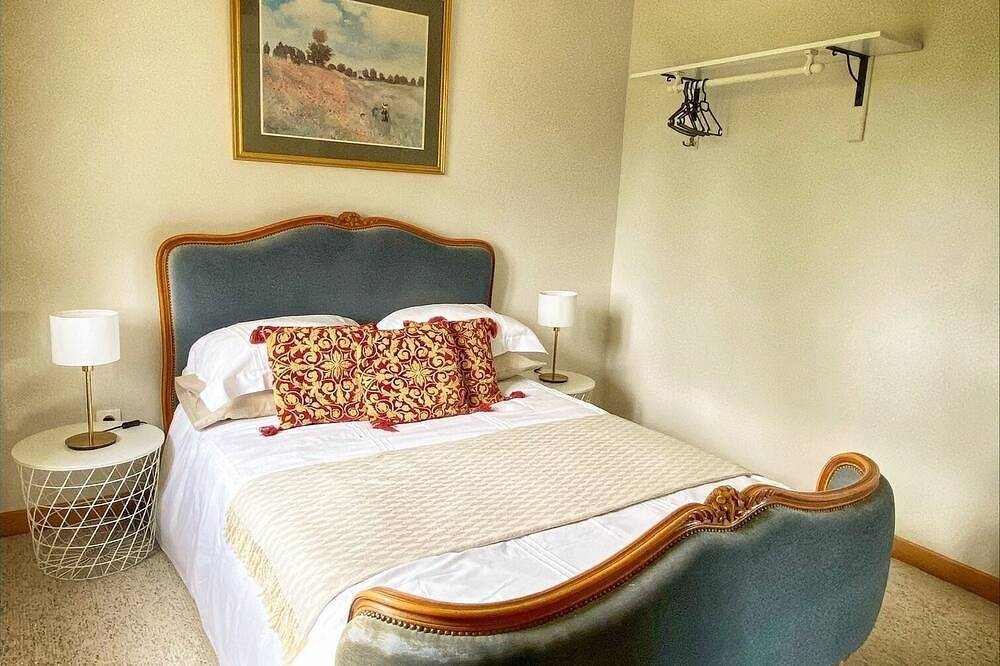 Nestled in the heart of the Charente, with easy access to swimming lakes. in Rouzède, Charente