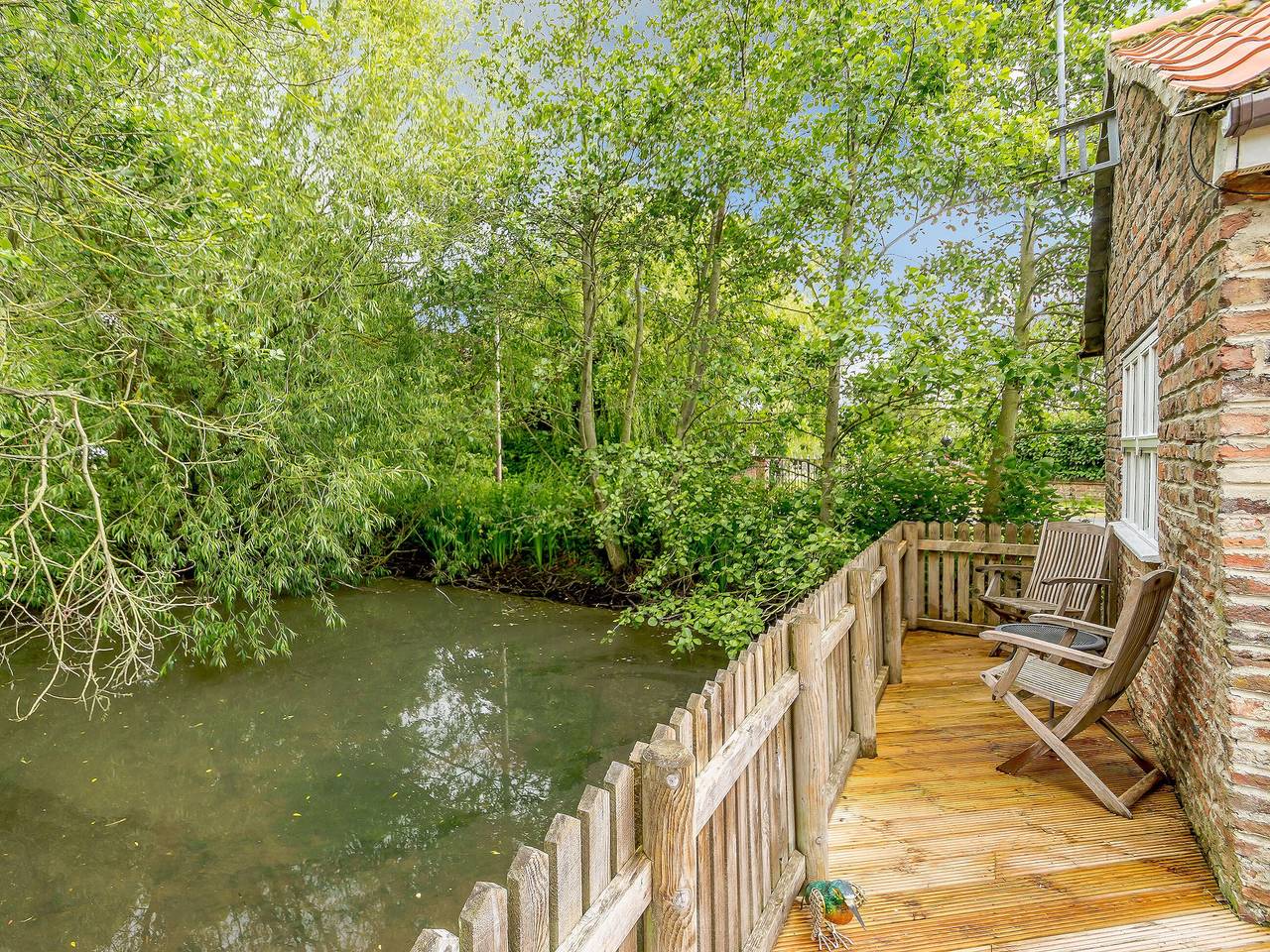 Cottage In The Pond W43212 in East Garton, East Riding of Yorkshire