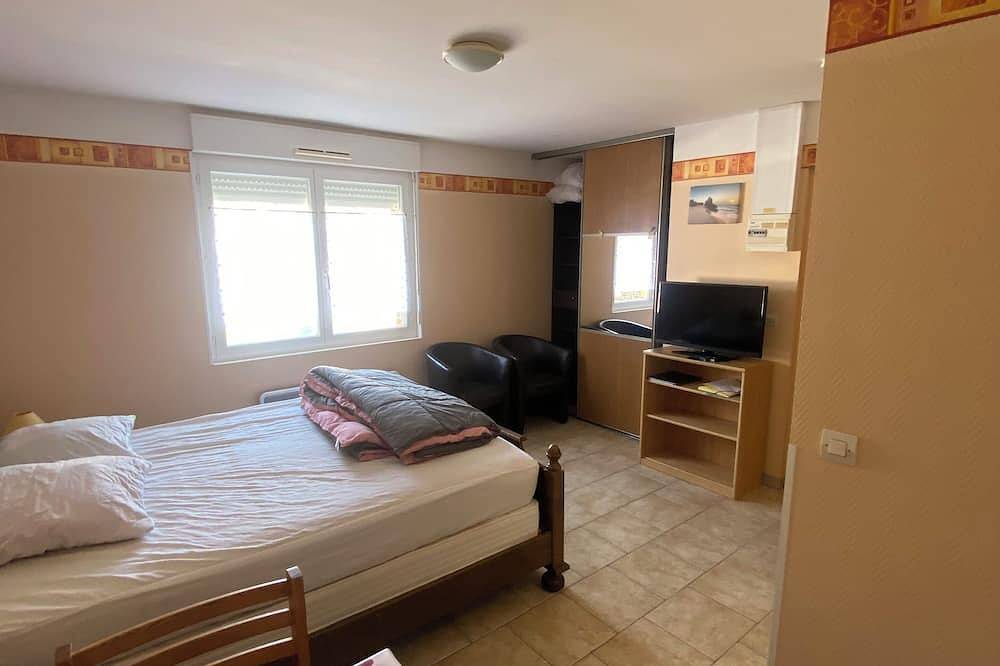Entire apartment, First-floor studio 700 metres from the spa in Saint-Amand-les-Eaux, Valenciennes region