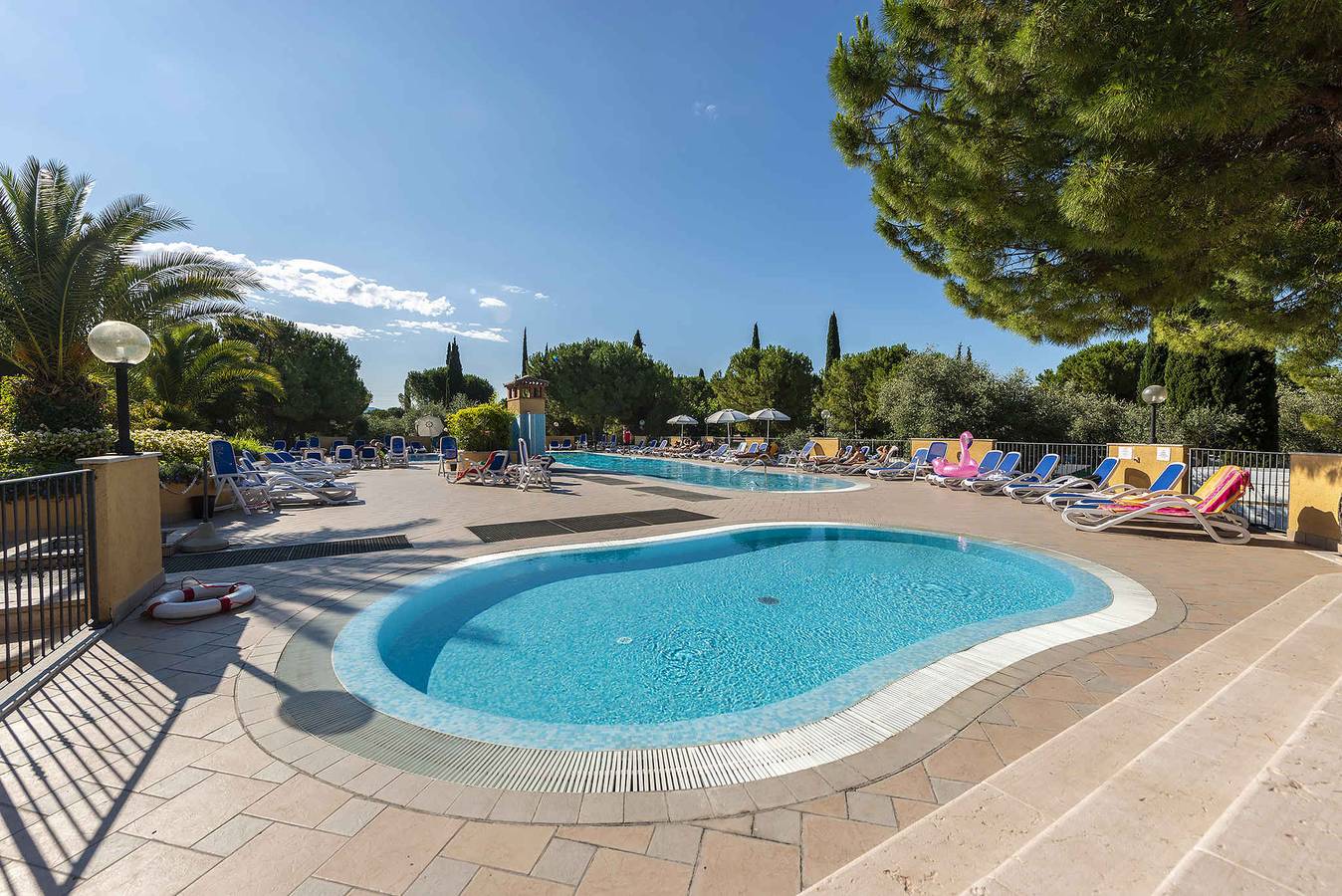 Mobil-home avec climatisation, terrasse et piscine in Maderno, Toscolano-Maderno