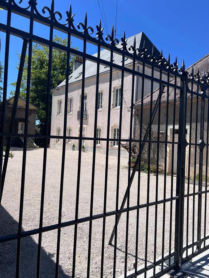 Location de vacances pour 10 personnes, avec vue ainsi que jardin et piscine à Arc-sur-Tille - 2