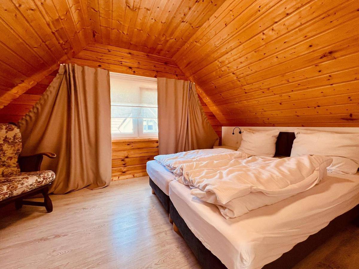 Biale Domki Paula Rewal - Domki z klimatyzacja, w obiekcie Jacuzzi i darmowe Wifi! in Rewal, Powiat gryficki