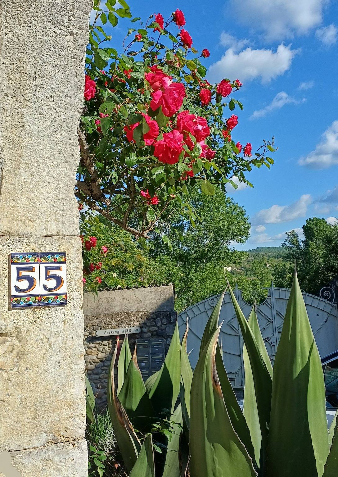 Apartamento entero, Apartamento 'Cocoon - Bord Ardèche' con terraza privada y Wi-Fi in Lanas, Ardèche