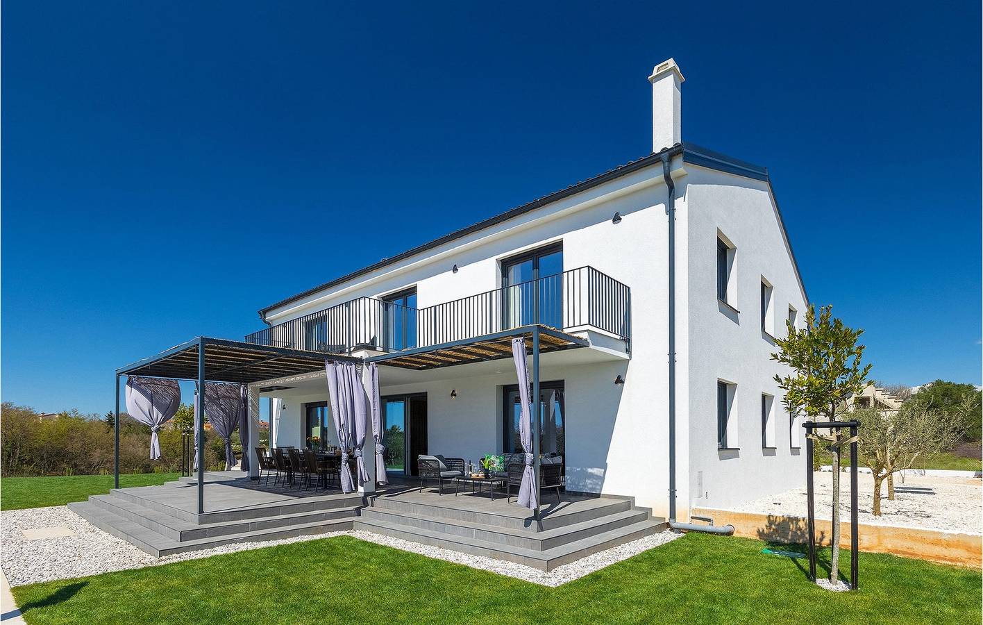 Gemütlich, 1,5 km vom Strand entfernt: 320 m² große Wohnung mit Pool, WLAN und Parkplatz in Marčana, Südküste Istrien