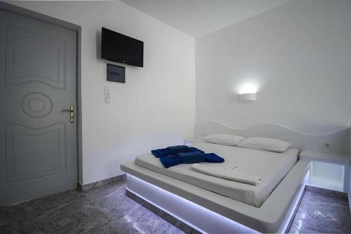 Hôtel pour 2 personnes, avec Balcon et Terrasse dans Adamas - 2