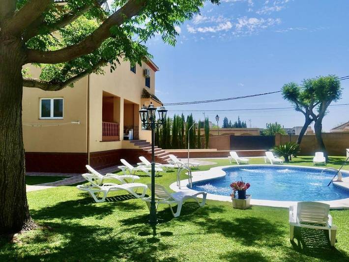 Casa rural para 14 personas, con Balcón y Jacuzzi además de Terraza y Jardín en Salteras - 2