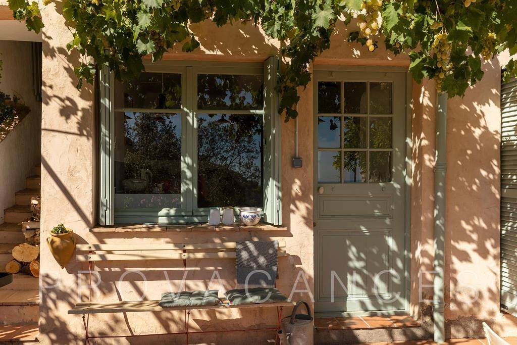 Townhouse with large terrace and view in Tourrettes-sur-Loup in Tourrettes-sur-Loup, Costa mediterránea (Francia)