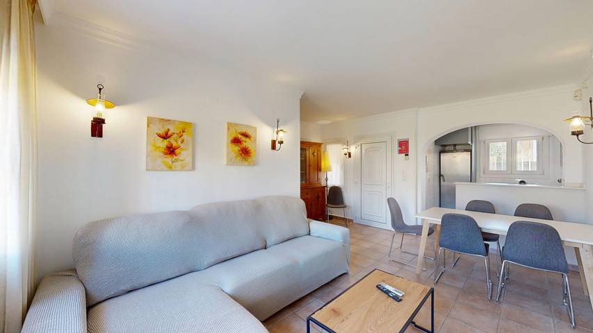 Ferienwohnung für 6 Personen, mit Terrasse und Pool in Oliva