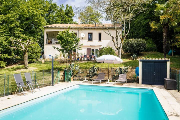 Gîte pour 6 personnes, avec piscine, animaux acceptés