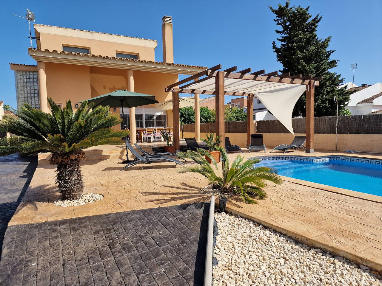 "Agostino"@Marisol: 300m zum Strand, Privat-Pool, Klima, Wlan, Hundestrand. in Riumar, Delta de l'Ebre