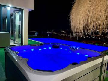 Chalet para 12 personas, con jardín además de piscina y vistas, Se admiten mascotas en Costa Tropical