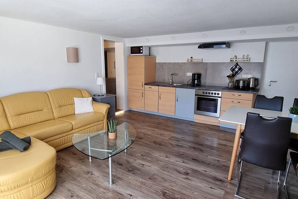 Apartamento entero, Charming apartment with sauna and large terrace, just a few steps from the beach. in Kühlungsborn, Mar Baltico Mecklenburg