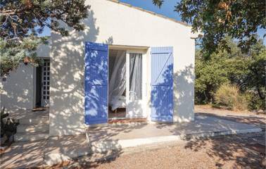 Gîte pour 6 personnes, avec terrasse et piscine à Pierrerue