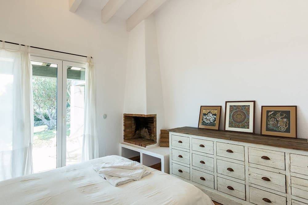 Belle et grande villa, vue mer, piscine, 10 pers, 5mn à pied plage, tout à prox in Arenal d'en Castell, Es Mercadal