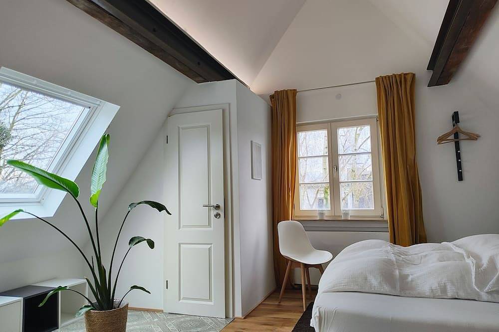 Entire apartment, Apartment-Designer-Ensuite with Bath-Garden view-Alte Tischlerei Ii in Alt-Wetter, Wetter (Ruhr)