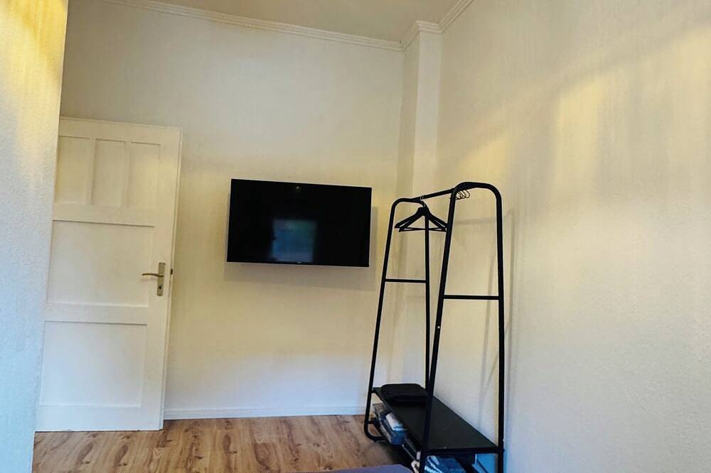 Ganze Wohnung, 3 Zimmer Apartment mit Parkplatz Sleepomat bnb in Aschaffenburg, Mainviereck