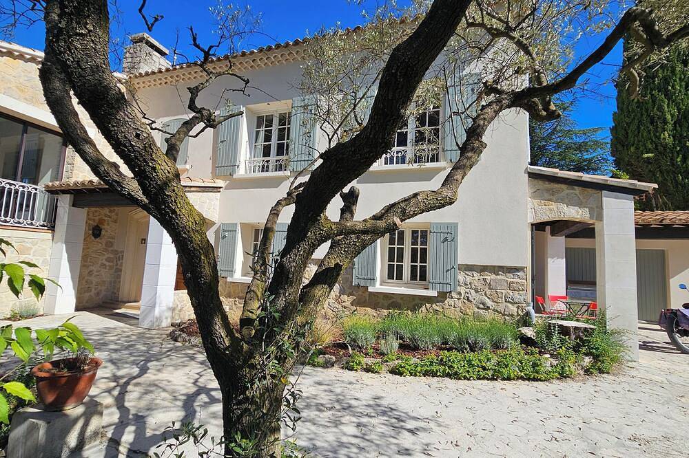 Vaison city center Villa Calou with swimming pool in 4000m2 park, magnificent view in Vaison-la-Romaine, Parc naturel régional du Mont-Ventoux