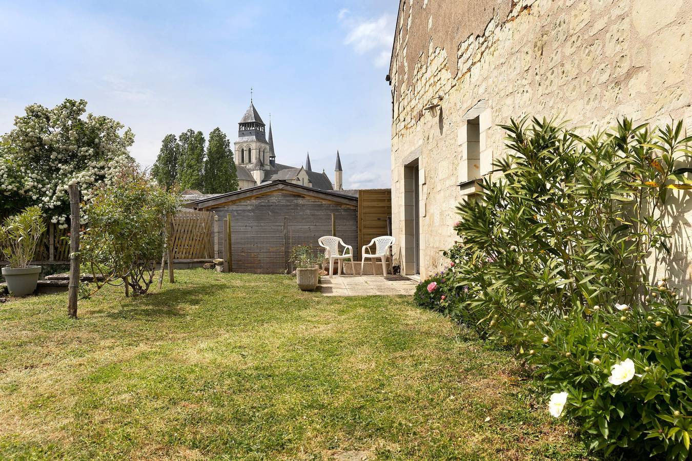 Maison de vacances « Jardin de Saint Jean de L'Habit » avec terrasse et jardin partagés in Fontevraud-l'Abbaye, Vallée de la Loire