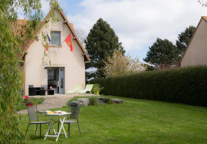 Gîte pour 2 personnes, avec Terrasse ainsi que Jardin et Vue à Manvieux