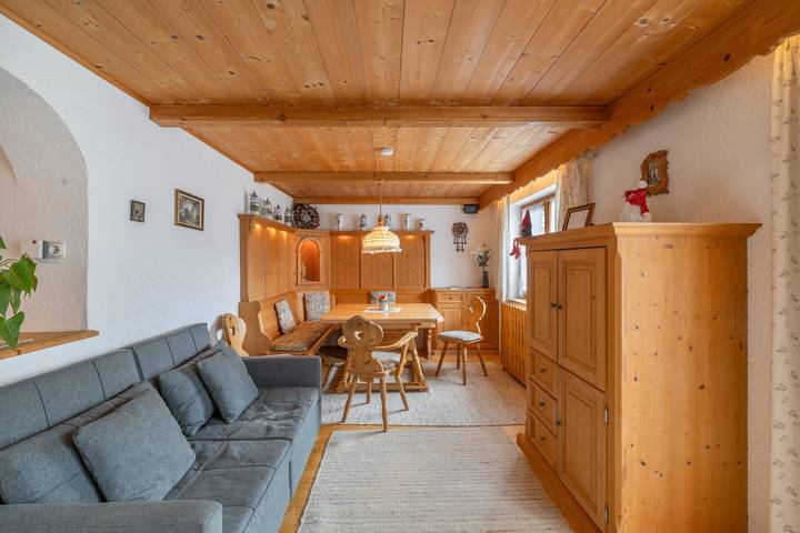 Apartamento entero, Suite Sinja: apartamento vacacional con vistas a la montaña, terraza privada y Wi-Fi in Hausham, Región Alpina de Tegernsee y Schliersee
