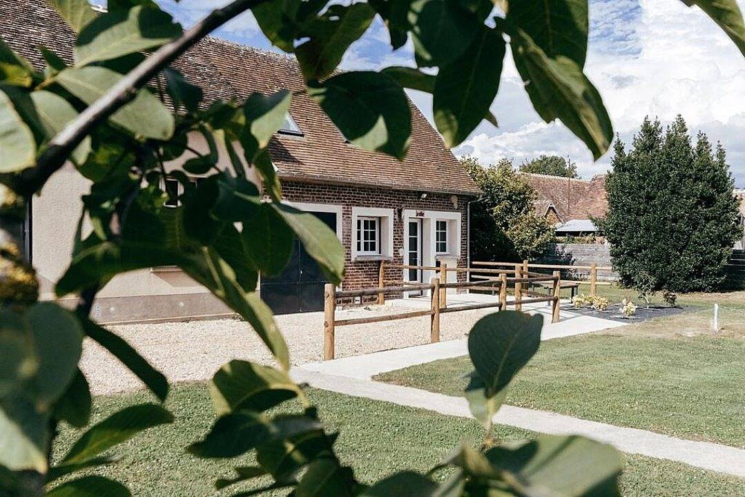 Gîte pour évènement, week-end. 35 pers. / 26 couchages, piscine in Unverre, Région de Châteaudun