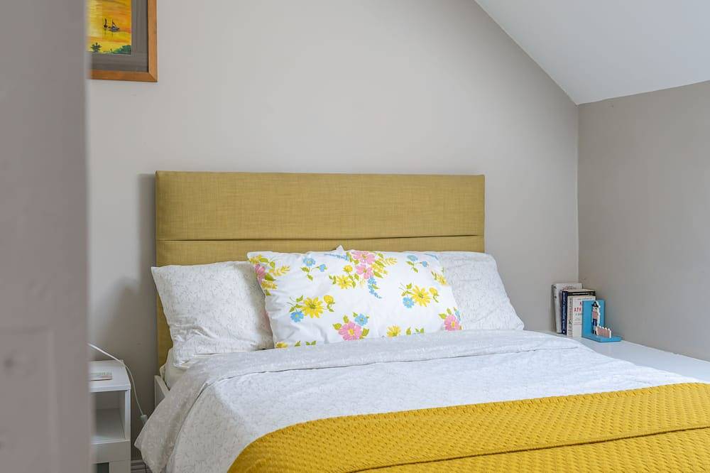 Geheel appartement, Own door apartment surrounded by mature gardens in the Wicklow mountains in Donaghmore, County Wicklow
