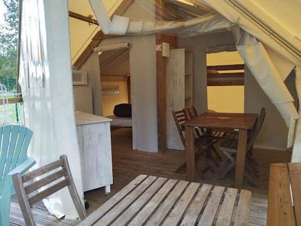 Location de vacances pour 4 personnes, avec terrasse ainsi que piscine et jardin, animaux acceptés à Peillac - 3