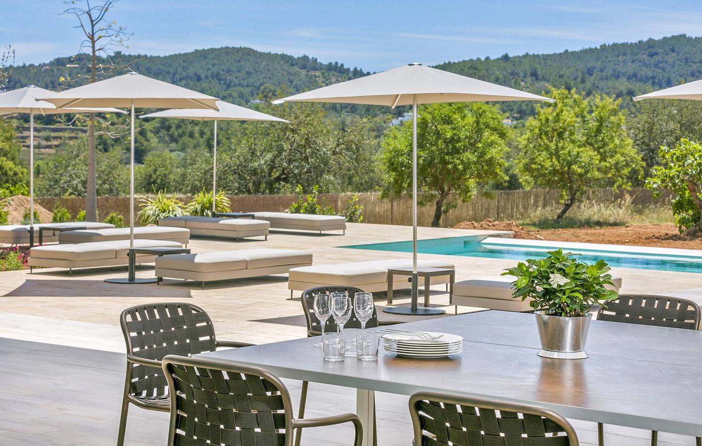 Appartamento moderno con piscina in zona tranquilla, vicino ai ristoranti in Santa Eularia des Riu, Ibiza Est