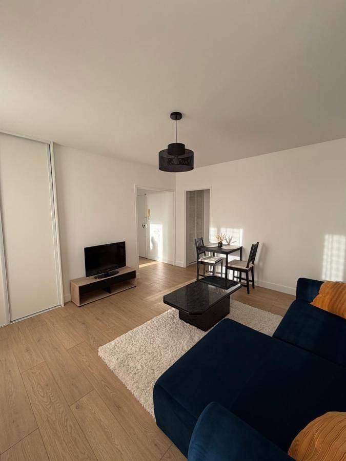 Appartement entier, One-Bedroom Apartment in Épinay-sur-Seine, Seine-Saint-Denis