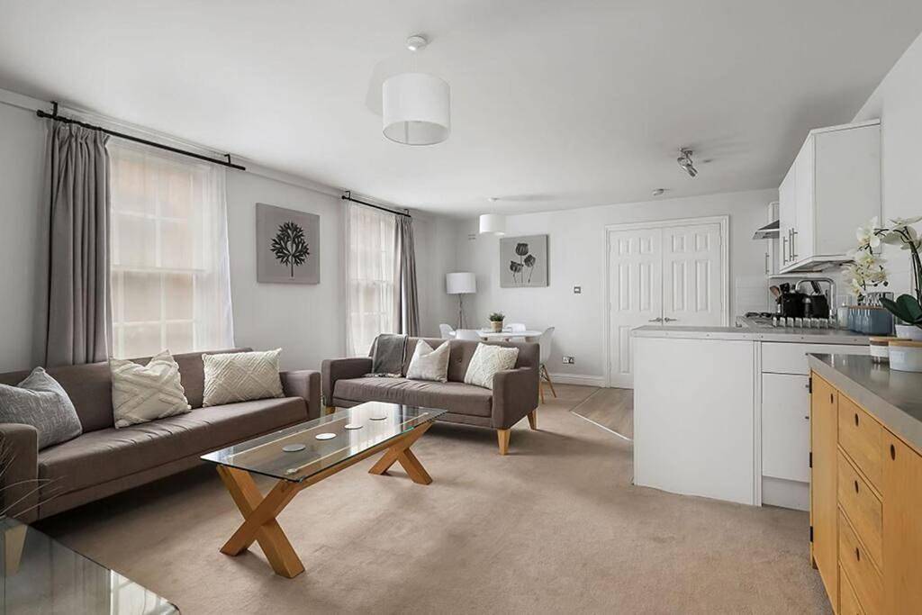 Entire apartment, Two-Bedroom Apartment in Winchester, South Downs
