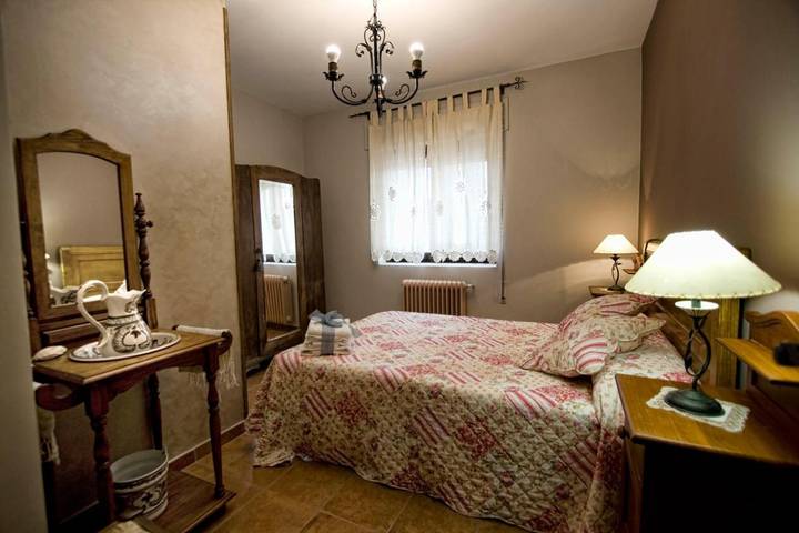 Casa rural para 4 personas, con Balcón y Terraza además de Jardín y Vistas en Pollos