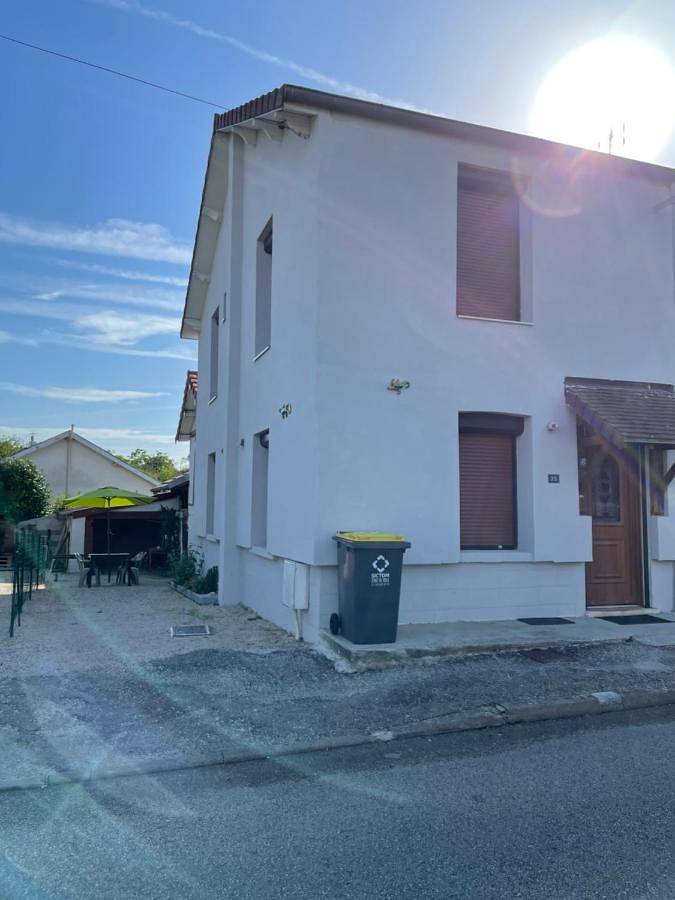 Gîte pour 5 personnes, avec Terrasse ainsi que Jardin et Vue dans Champvans