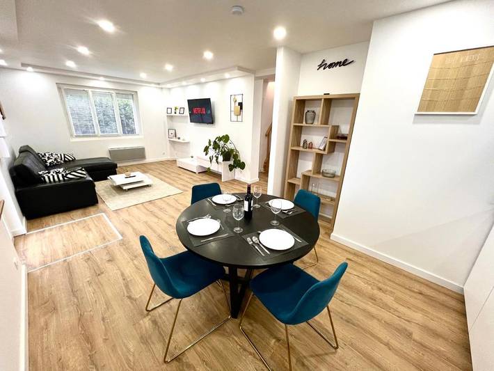 Location de vacances pour 6 personnes, avec terrasse ainsi que jardin et vue à Launaguet