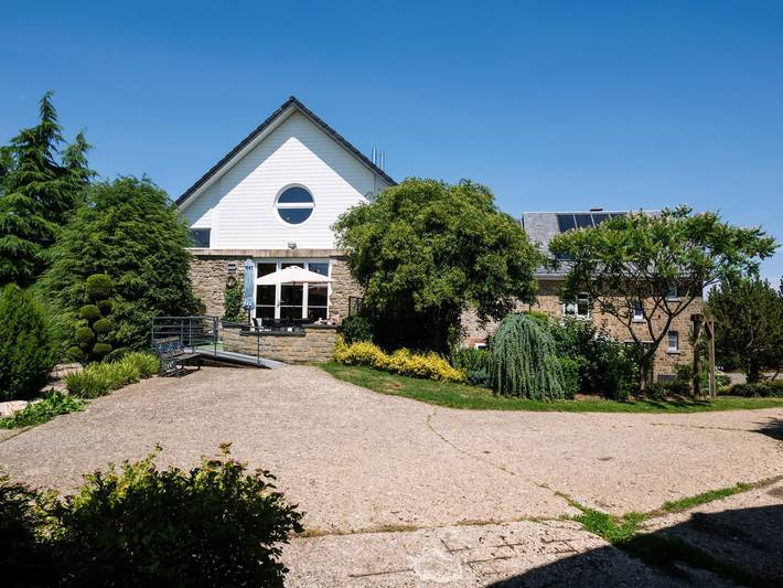 Blokhut voor 30 personen, with Terras and Tuin as well as Sauna in de Belgische Ardennen