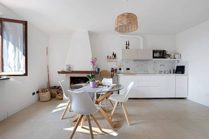 Appartamento intero, Appartamento 'Glicine' con vista mare, Wi-Fi e aria condizionata in Masignano, Comune di Arcola