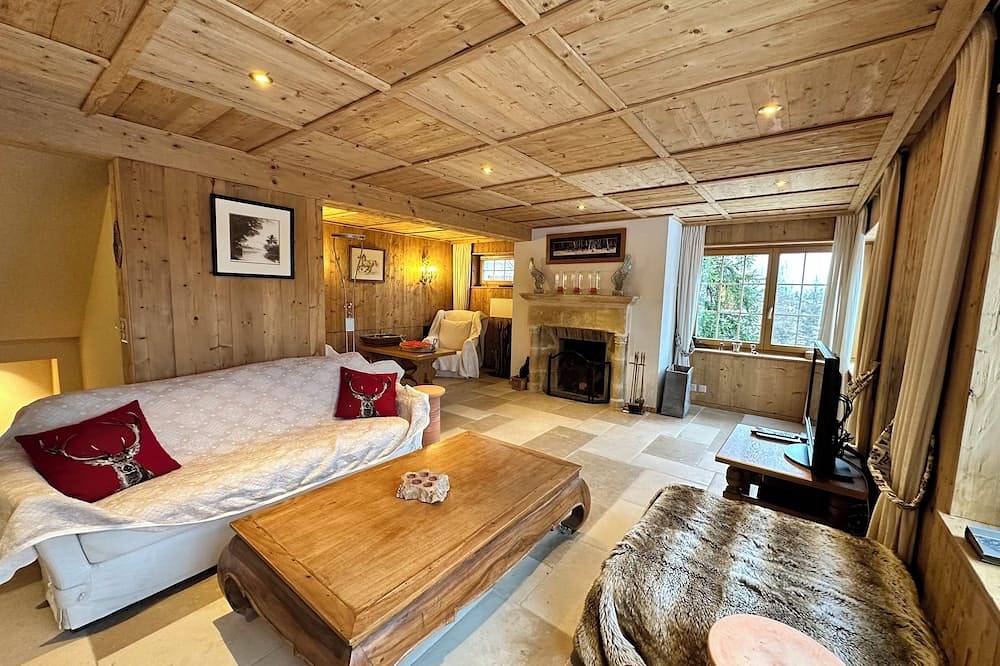 Generous deluxe chalet walking distance to shops, restaurants & Cry D'Er lift. in Crans-Montana, Región de Sion - Sierre