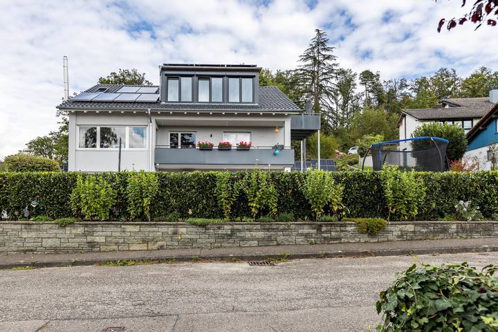 Ganze Wohnung, Premium Ferienwohnung "Waldblick" mit Balkon, Wi-Fi und Klimaanlage in Allensbach, Untersee