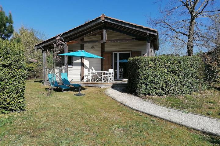 Ferienhaus für 4 Personen, mit Pool und Garten sowie Terrasse und Whirlpool - 1