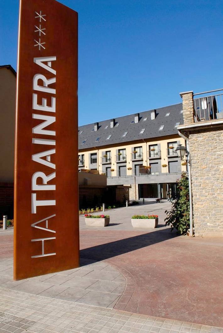 Apartahotel para 2 personas, con sauna y vistas además de piscina para niños y jardín en Pirineo Catalan