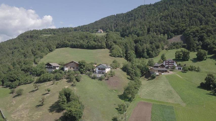 Ferienwohnung für 4 Personen, mit Terrasse und Pool in Leifers