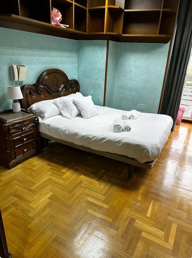 Twin Room with Shared Bathroom in Oviedo, Cordillera Cantábrica
