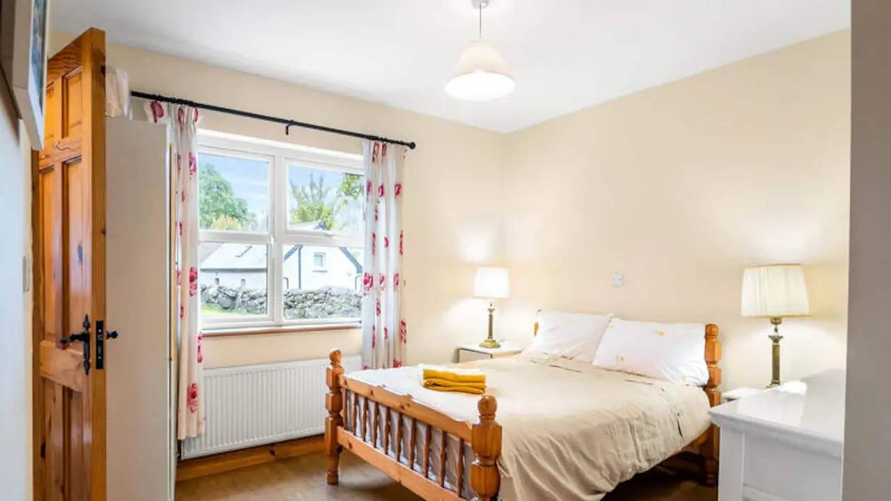 Entire holiday apartment, Ferienwohnung für 8 Personen (102 m²) in The Neale in Neale Electoral Division, Claremorris=Swinford Municipal District
