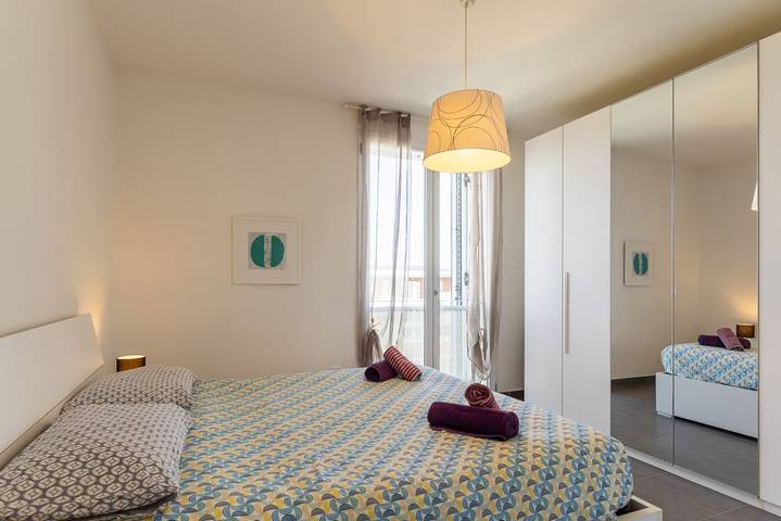 Appartamento intero, GuestHost - Bright Balcony Apt with Sea-View in Livorno, Costa degli Etruschi