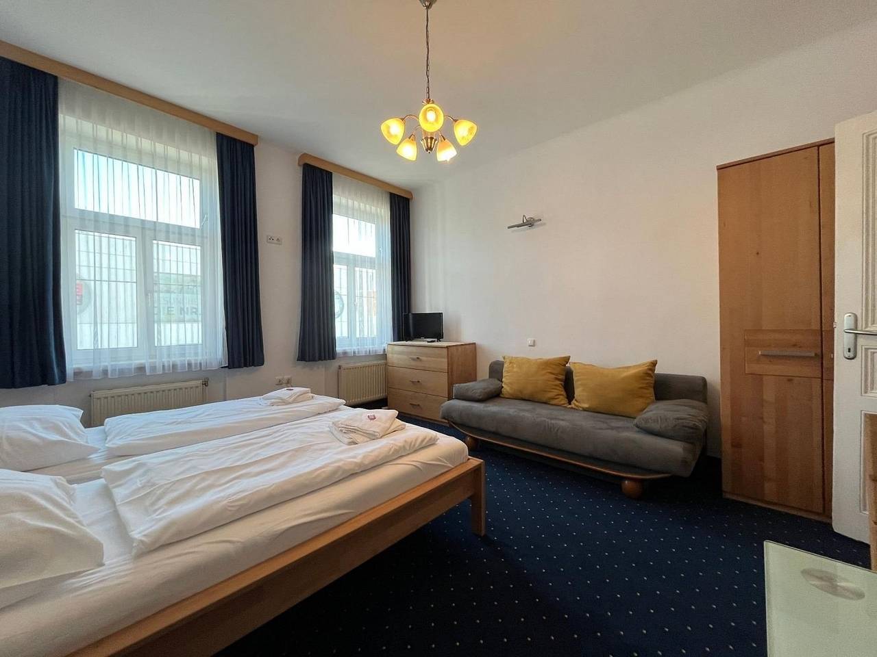 Ganze Ferienwohnung, Mariazellerhof Room 102 in St. Pölten, Mostviertel Region