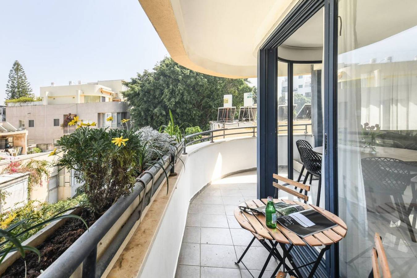 Entire apartment, Chic 3Br Apt w Balcony & Parking by Tel Aviv Port in Tel Aviv, Tel Aviv District