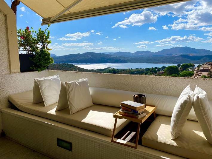 Camping per 2 persone, con terrazza e piscina nonché panorama sulla Costa Smeralda