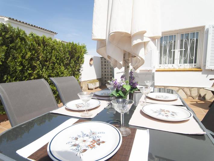 Chalet para 7 personas, con jardín y piscina en Alt Empordà - 2