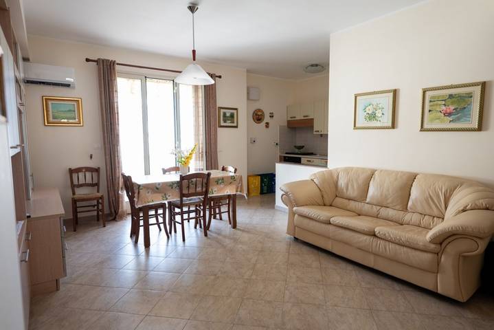 Entire apartment, Guesthost - Kalós Apartment in Pozzallo in Pozzallo, Ragusa Province